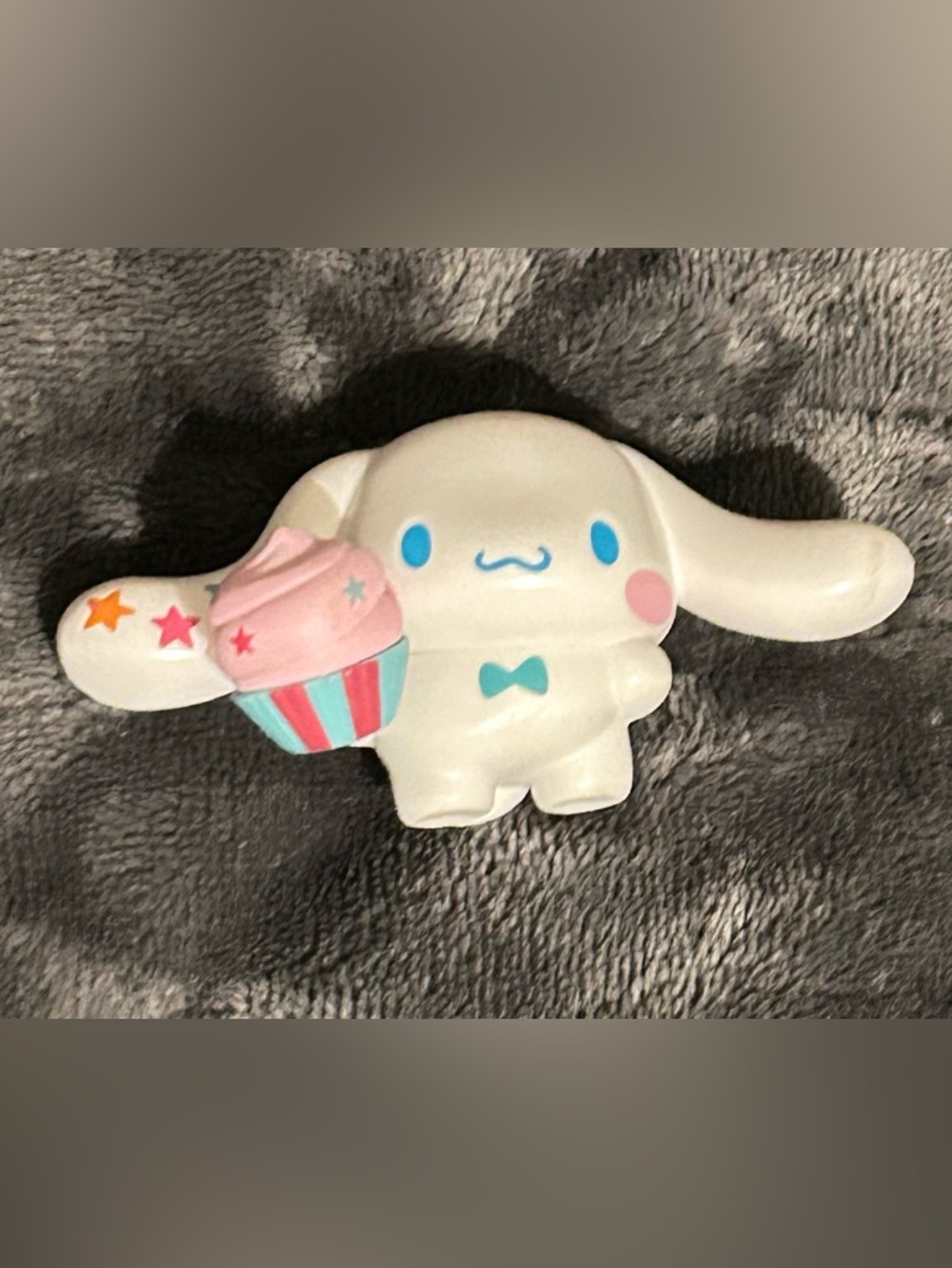 Sanrio Jazwares Cinnamoroll Figure with Cupcake Sweet & Salty Series